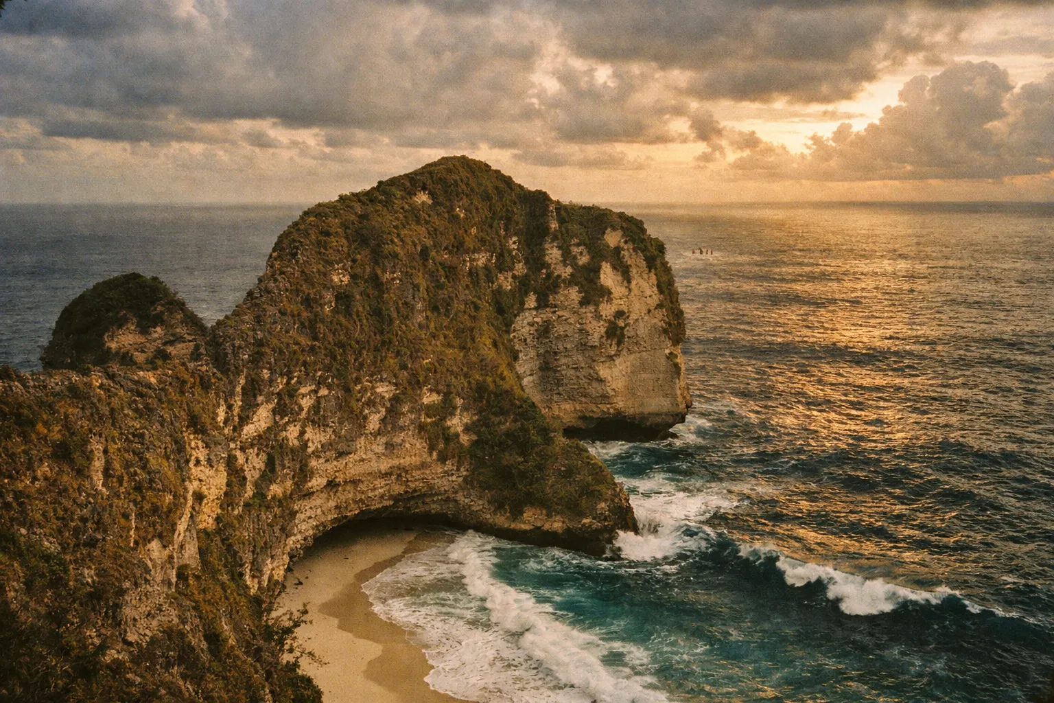 Kelingking Beach with the T-Rex-shaped cliff at sunset